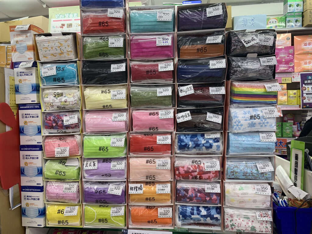 Mund-und Nasenschutz in allen Farben- zertifiziert und Made in Taiwan
