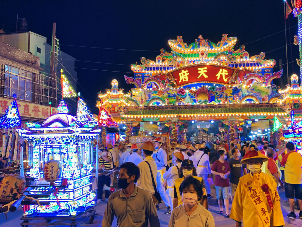 Der Dalongtempel in Donggang trägt während des WangYe Festivals den Namen "dài tiānfǔ".