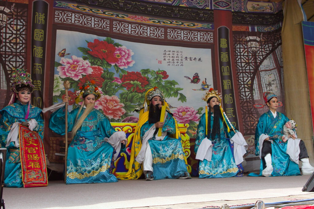 Die Theateraufführung läuft 24/7 während des achttägigen Festes in Donggang, Taiwan. 